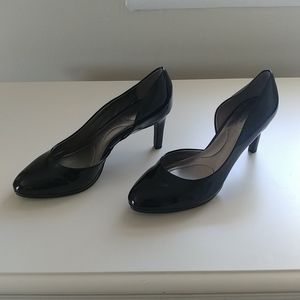Womens black patent leather shoes